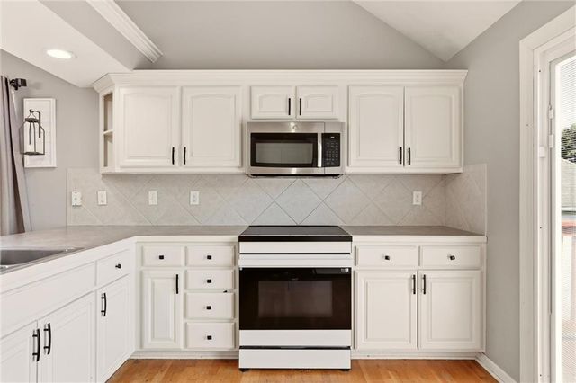 21109 E 50th Street Court NW, Blue Springs, MO 64015