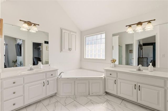 21109 E 50th Street Court NW, Blue Springs, MO 64015