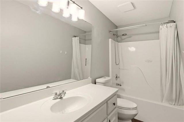 21109 E 50th Street Court NW, Blue Springs, MO 64015