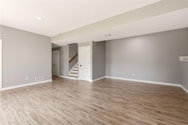 21109 E 50th Street Court NW, Blue Springs, MO 64015