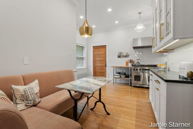 60 College Avenue NE, Grand Rapids, MI 49503