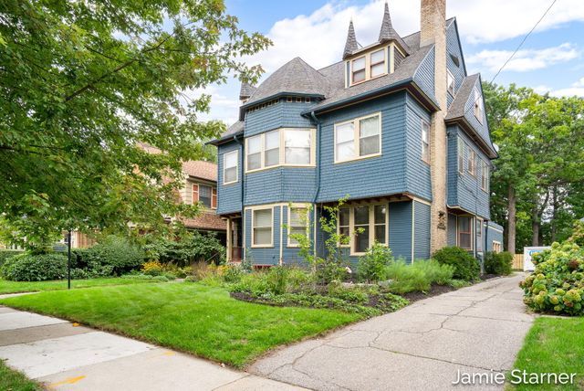 60 College Avenue NE, Grand Rapids, MI 49503