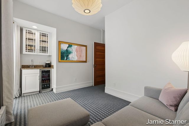 60 College Avenue NE, Grand Rapids, MI 49503