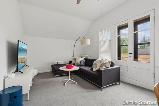 60 College Avenue NE, Grand Rapids, MI 49503