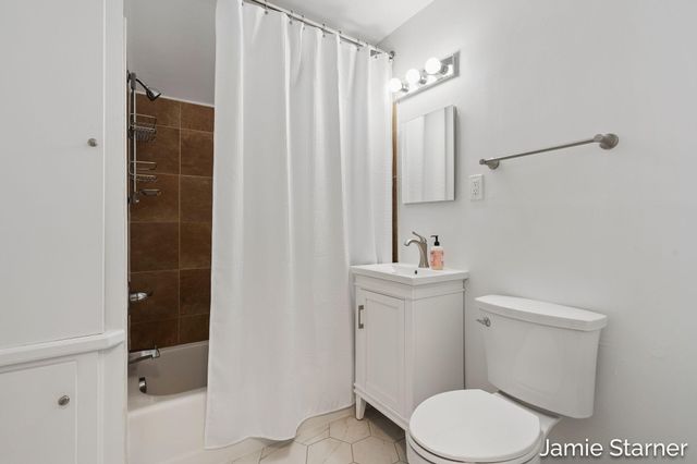 60 College Avenue NE, Grand Rapids, MI 49503