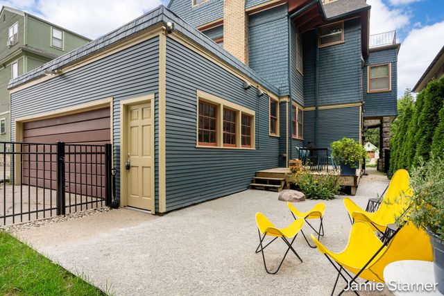 60 College Avenue NE, Grand Rapids, MI 49503