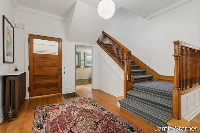 60 College Avenue NE, Grand Rapids, MI 49503