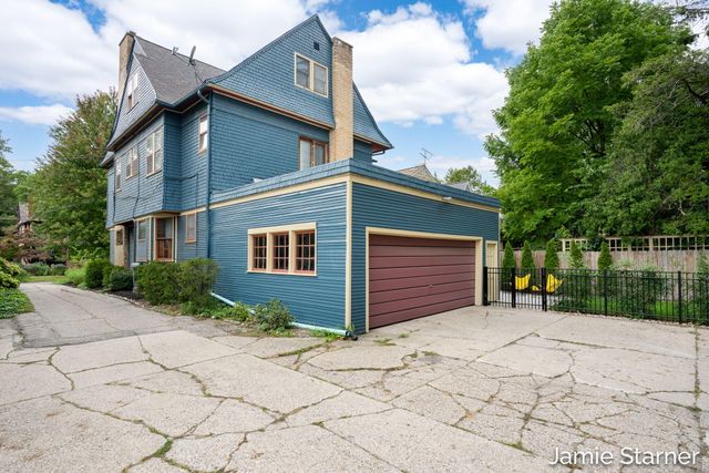 60 College Avenue NE, Grand Rapids, MI 49503