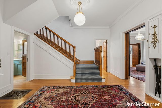 60 College Avenue NE, Grand Rapids, MI 49503