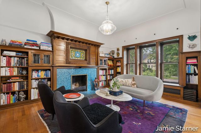 60 College Avenue NE, Grand Rapids, MI 49503