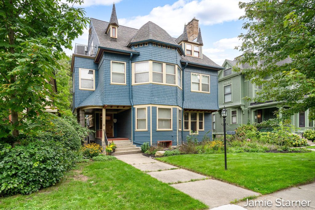 60 College Avenue NE, Grand Rapids, MI 49503