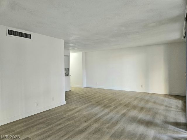 205 East Harmon Avenue 113, Las Vegas, NV 89169