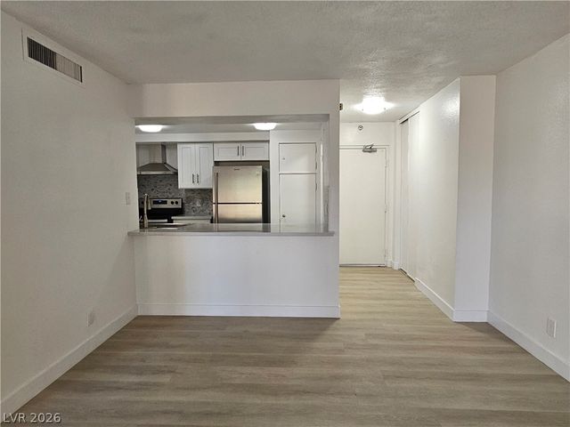205 East Harmon Avenue 113, Las Vegas, NV 89169