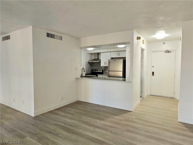205 East Harmon Avenue 113, Las Vegas, NV 89169