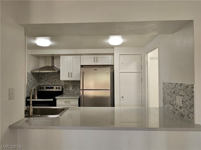 205 East Harmon Avenue 113, Las Vegas, NV 89169