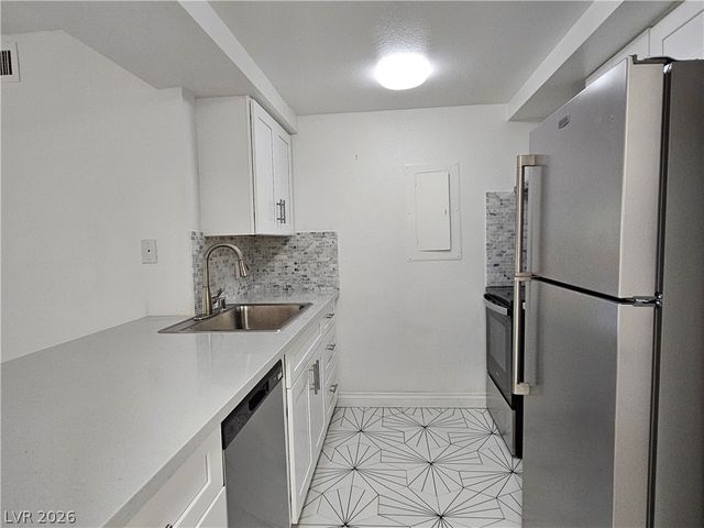 205 East Harmon Avenue 113, Las Vegas, NV 89169