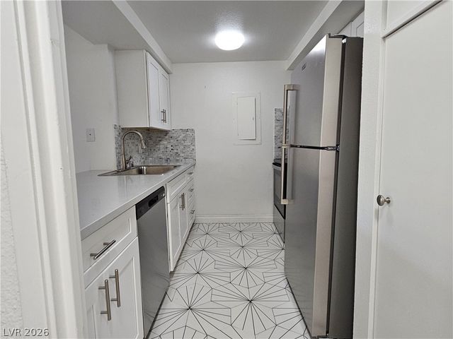 205 East Harmon Avenue 113, Las Vegas, NV 89169