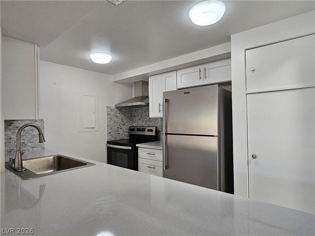 205 East Harmon Avenue 113, Las Vegas, NV 89169