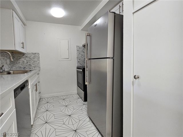 205 East Harmon Avenue 113, Las Vegas, NV 89169