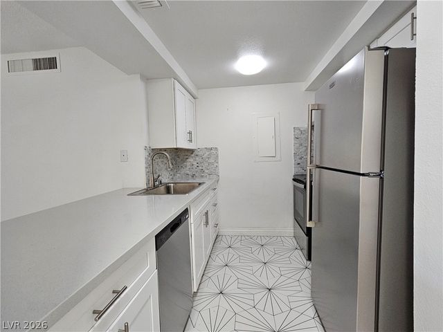 205 East Harmon Avenue 113, Las Vegas, NV 89169
