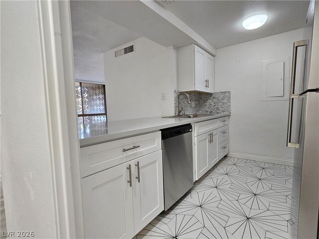205 East Harmon Avenue 113, Las Vegas, NV 89169