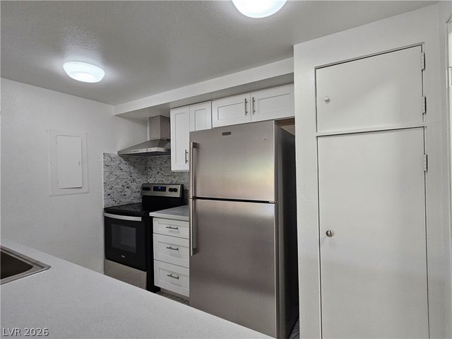 205 East Harmon Avenue 113, Las Vegas, NV 89169