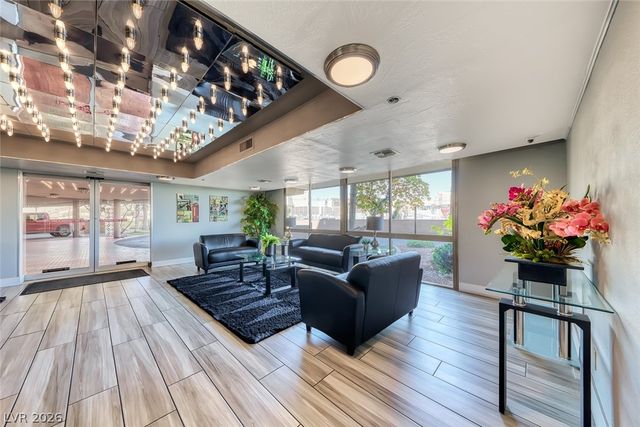 205 East Harmon Avenue 113, Las Vegas, NV 89169