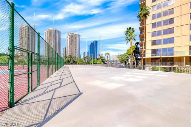 205 East Harmon Avenue 113, Las Vegas, NV 89169