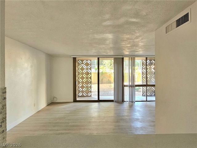205 East Harmon Avenue 113, Las Vegas, NV 89169