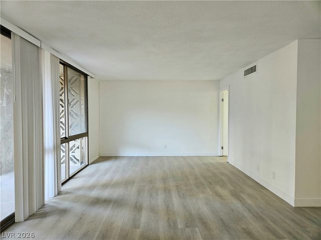 205 East Harmon Avenue 113, Las Vegas, NV 89169
