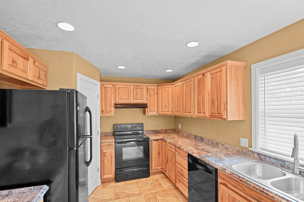 2040 Conant, Burley, ID 83318 photo 3