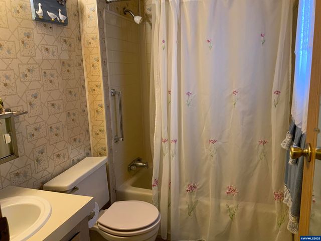4676 NE Amber St, Salem, OR 97301