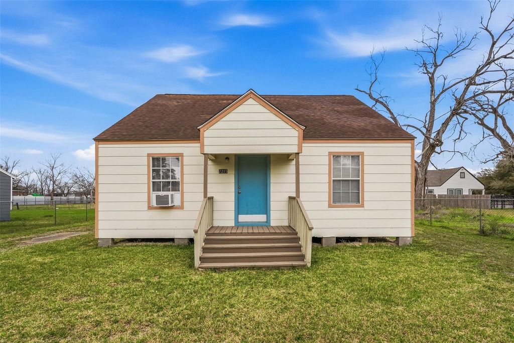 7215 Apache Street, Houston, TX 77028