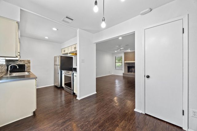 802 Banister LN 802, Austin, TX 78704
