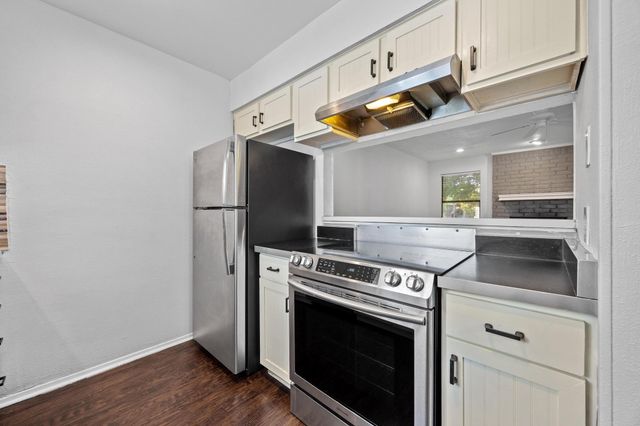 802 Banister LN 802, Austin, TX 78704