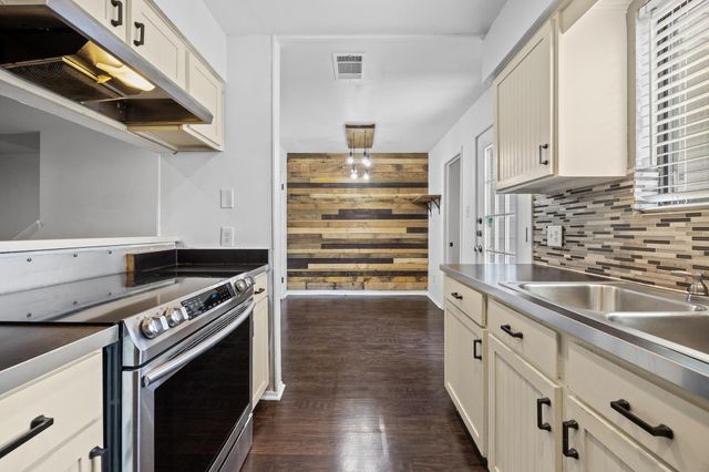 802 Banister LN 802, Austin, TX 78704