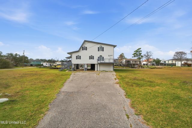 10064 Everest Street, Bay Saint Louis, MS 39520