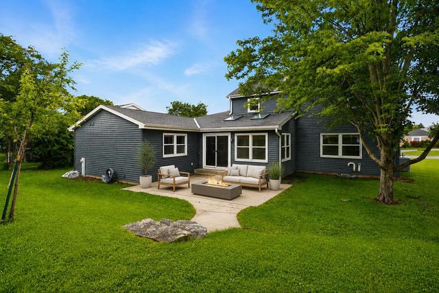3971 S 118th STREET, Greenfield, WI 53228