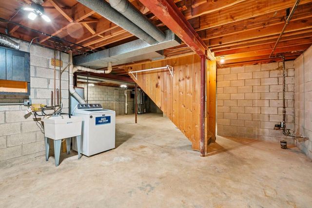 3971 S 118th STREET, Greenfield, WI 53228