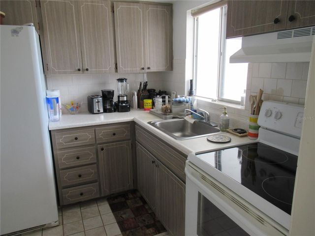 1585 LEISURE DRIVE M22, Bradenton, FL 34207