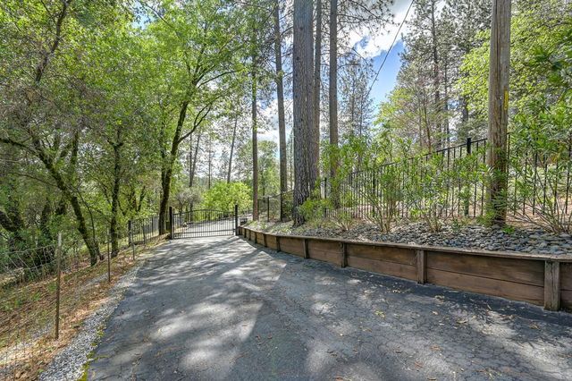 3971 Donner Trl, Placerville, CA 95667