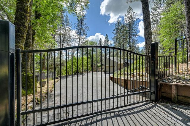3971 Donner Trl, Placerville, CA 95667