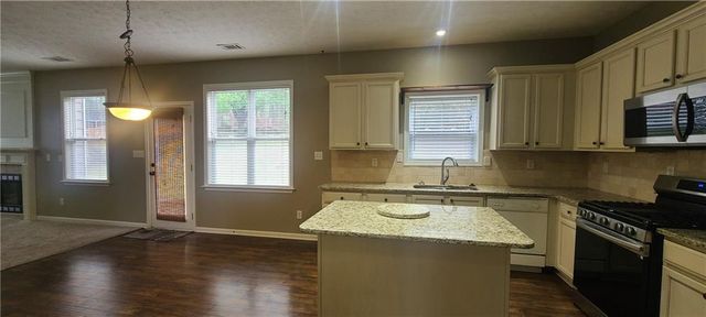 2920 Cooper Woods Drive, Loganville, GA 30052