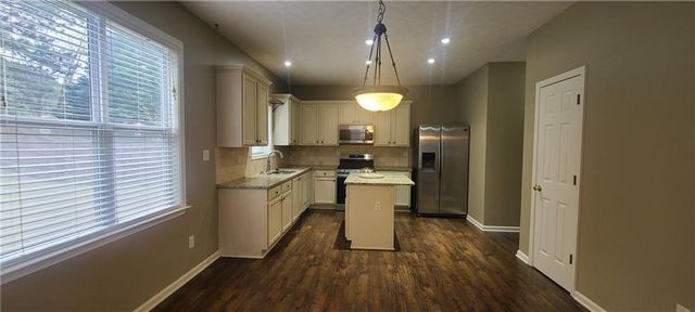 2920 Cooper Woods Drive, Loganville, GA 30052