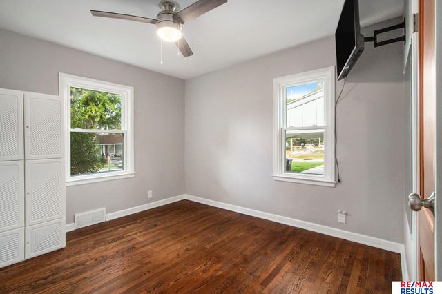 2107 S 35 Street, Omaha, NE 68105