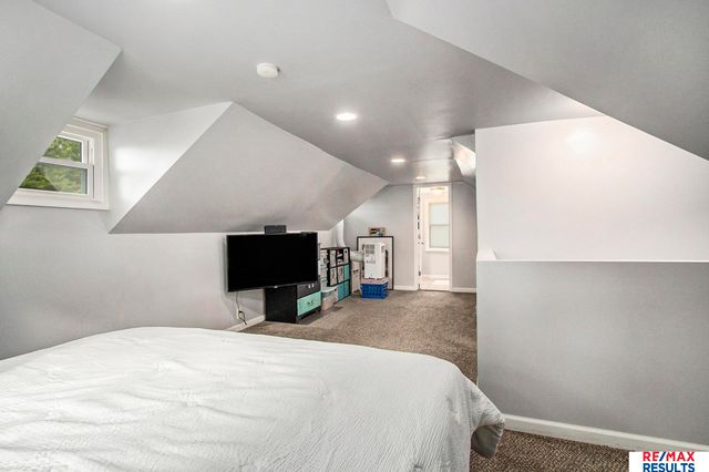 2107 S 35 Street, Omaha, NE 68105