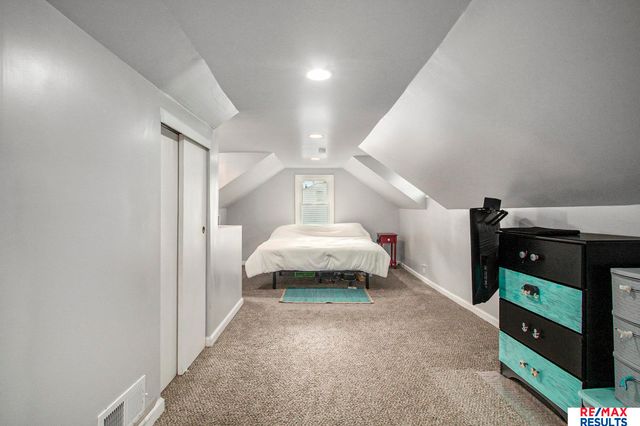 2107 S 35 Street, Omaha, NE 68105