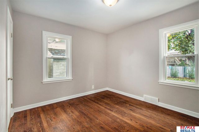 2107 S 35 Street, Omaha, NE 68105