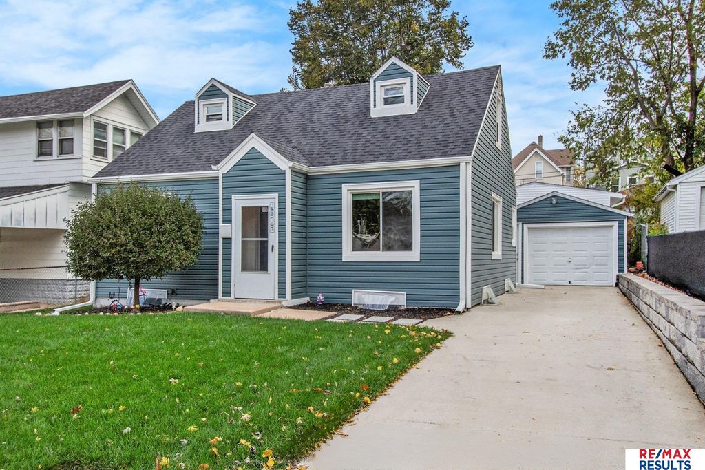 2107 S 35 Street, Omaha, NE 68105