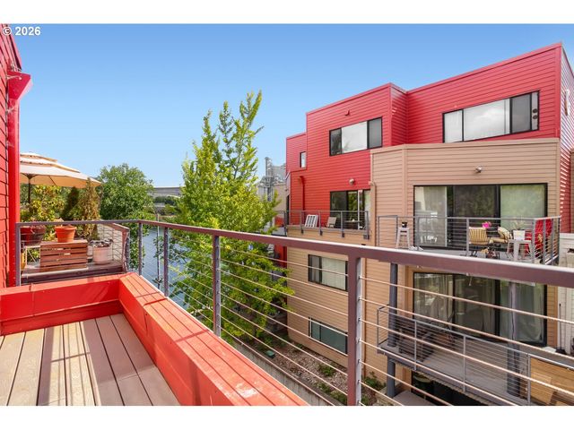 840 Nw NAITO Pkwy H-10, Portland, OR 97209